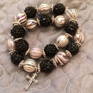 Black and white large bead bracelet set cross